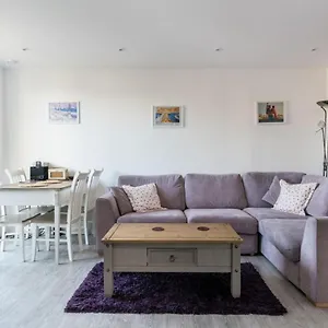 Sleek Modern Flat In The Centre Of The Town Brighton