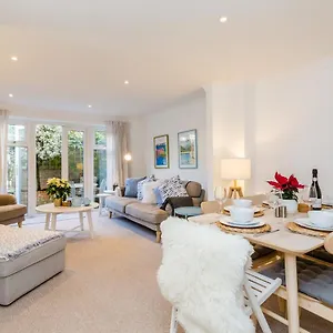 Modern Mews House With Free Parking Space, And Patio By Huluki Sussex Hove