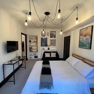 Stylish Basement Studio, With Outdoor Space Hove