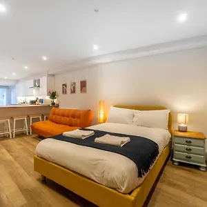 Narrow Studio By My Getaways Brighton