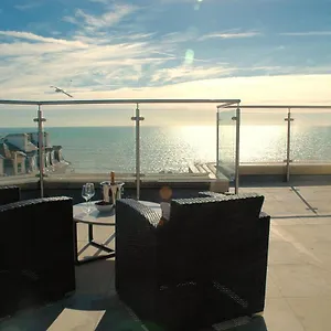 شقة Airhost's Brighton's Diamond Escape With Sea Views, برايتون