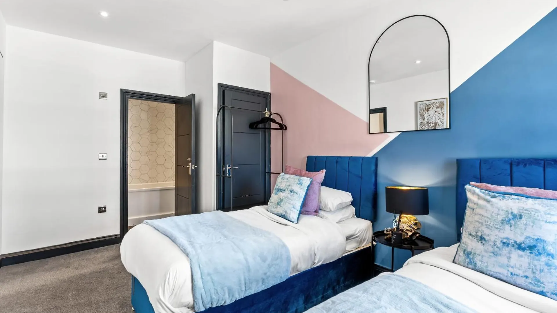 Seaview West Terrace - Central - Contractors Brighton Apartment