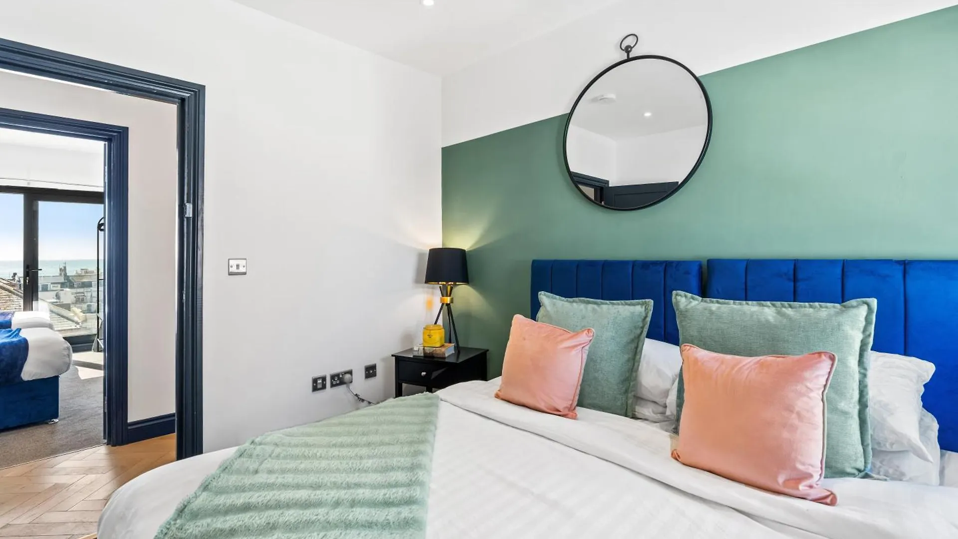 Seaview West Terrace - Central - Contractors Brighton Apartment