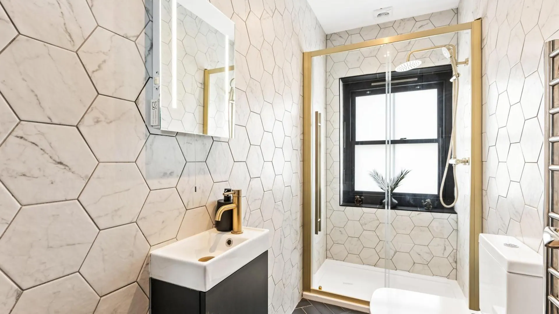 Seaview West Terrace - Central - Contractors Brighton Apartment